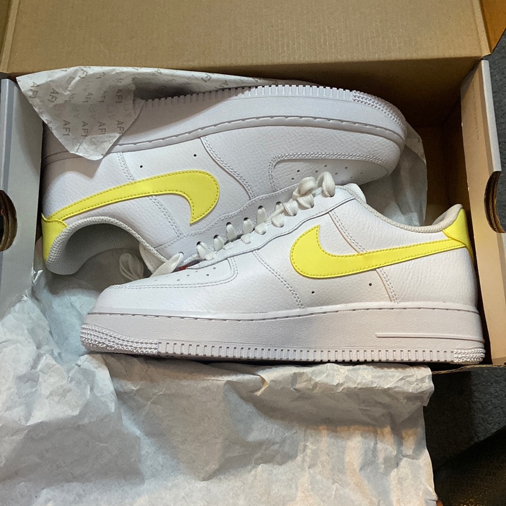 Women's size 9 Nike AF1 **ZERO SCUFFS**